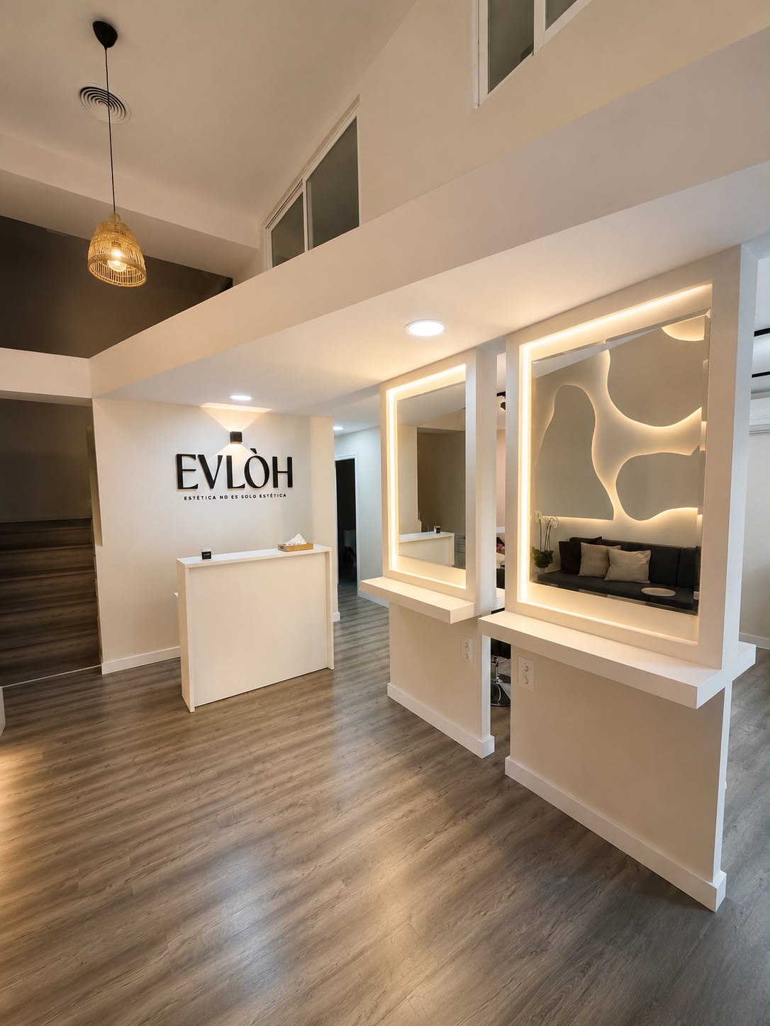 Centro Evloh — recepción, estaciones y logo